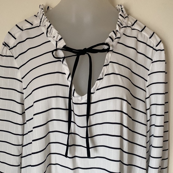 Women’s blouse new no tags size XL.  #5 - Picture 2 of 8